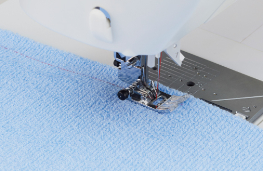 Evenly feeds hard-to-sew high pile fabrics.